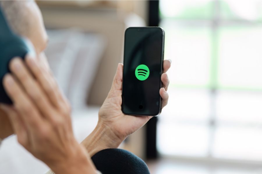 Spotify expands access to its ad inventory with Amazon and Yahoo